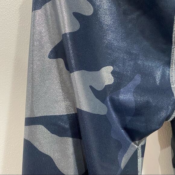 Noli Guerra Metallic Foil Camo Leggings Size M Blue Gray Activewear Yoga Gym - Picture 7 of 12